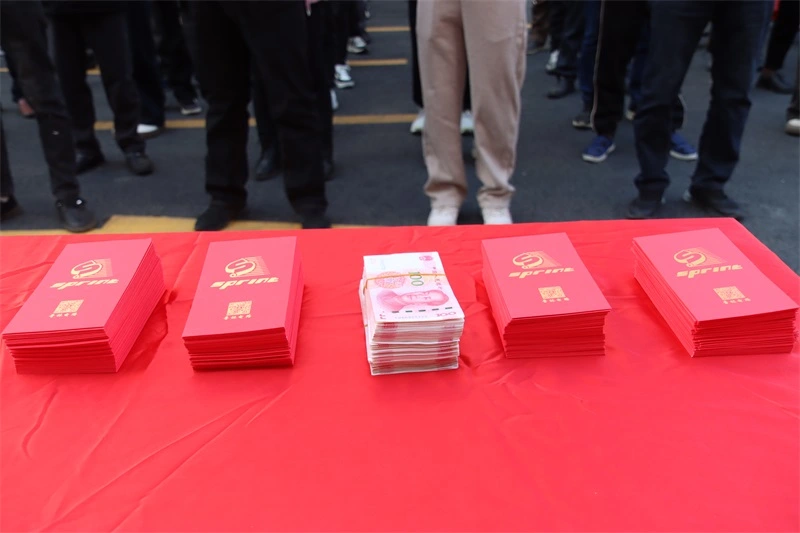 Red envelopes for starting work